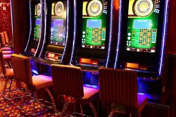 Antarmuka aplikasi mobile ningrat4d menampilkan menu utama dengan pilihan kasino langsung, sportsbook, dan slot